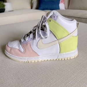 Nike Dunk High Women’s high top sneaker Lemon Twist 6.5 Gently used